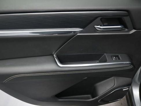 Used 2025 GMC Acadia Elevation image 19