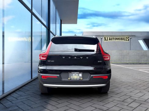 Used 2025 Volvo XC40 B5 Plus image 6