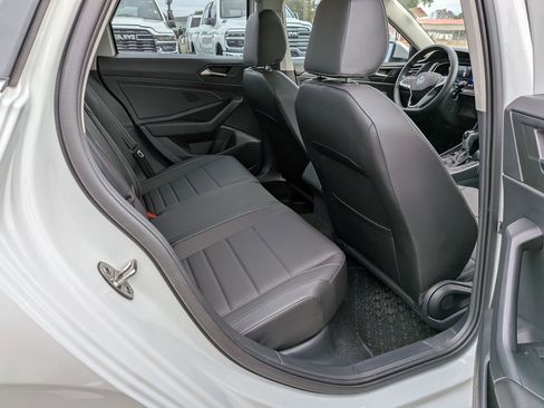Used 2023 Volkswagen Jetta SE image 29
