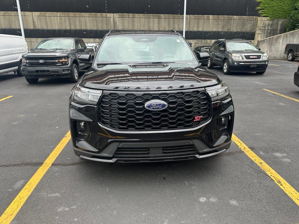 Used 2026 Ford Explorer ST AWD/4WD image 2