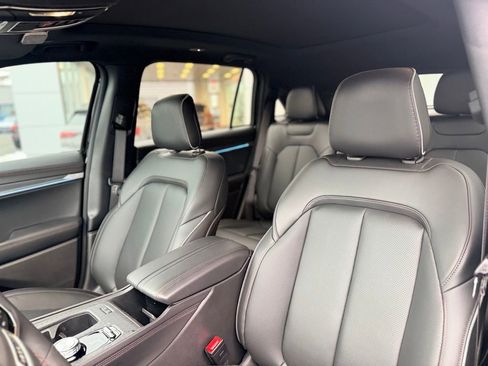 Used 2025 Jeep Wagoneer S Limited image 11