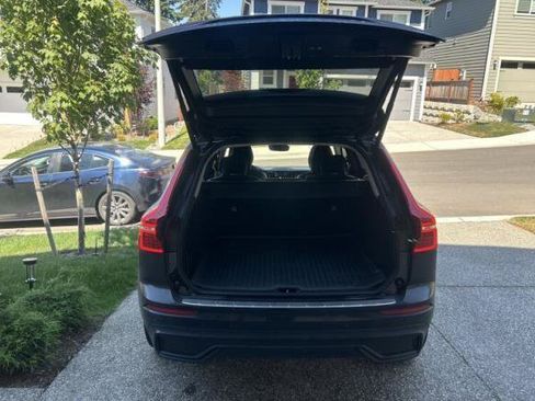Used 2024 Volvo XC60 B5 Ultimate w/ Protection Package Premier AWD/4WD image 11