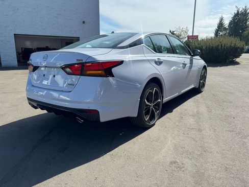 Used 2025 Nissan Altima 2.5 SR w/ SR Premium Package image 5