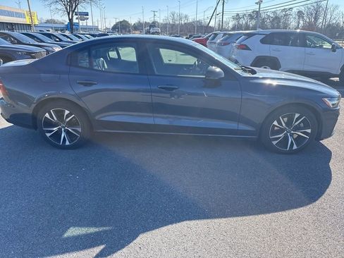Used 2024 Volvo S60 B5 Core image 2