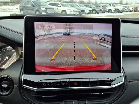 Used 2022 Jeep Compass Limited image 31