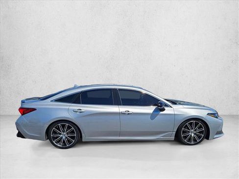 Used 2019 Toyota Avalon XSE w/ All Weather Liner Package FWD image 4
