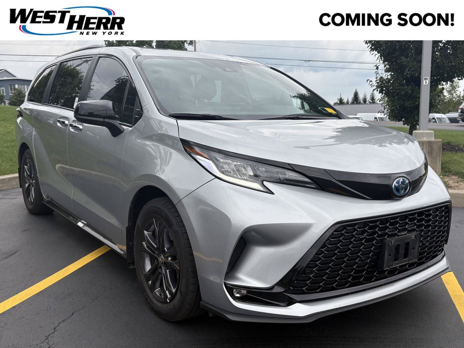 Used 2025 Toyota Sienna XSE w/ XSE Plus Package AWD/4WD image 1