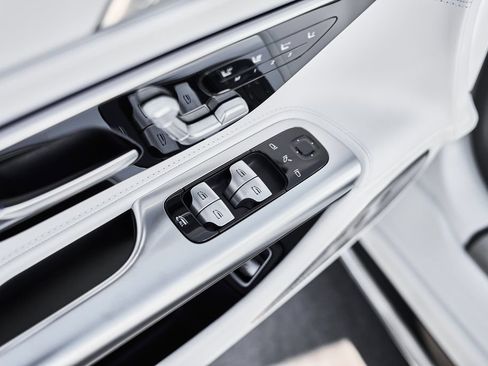Used 2026 Mercedes-Benz Maybach SL 680 image 37