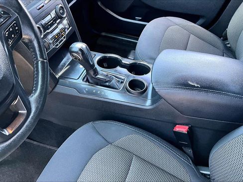 Used 2019 Ford Explorer XLT w/ Equipment Group 201A FWD image 16