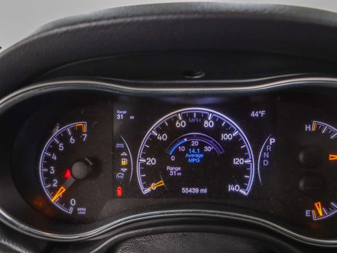 Used 2018 Jeep Grand Cherokee Altitude image 15