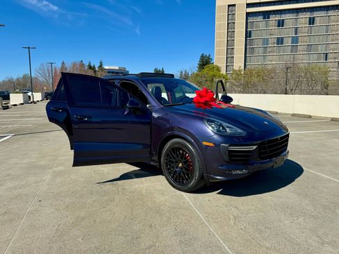 Used 2018 Porsche Cayenne GTS w/ Premium Package Plus AWD/4WD image 40