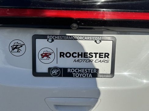 Used 2024 Chrysler Pacifica Select image 46