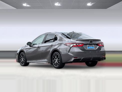 Used 2023 Toyota Camry SE FWD image 3