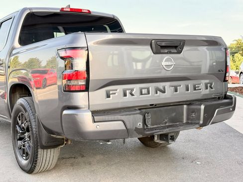 Used 2023 Nissan Frontier SV w/ Midnight Edition Package RWD image 4