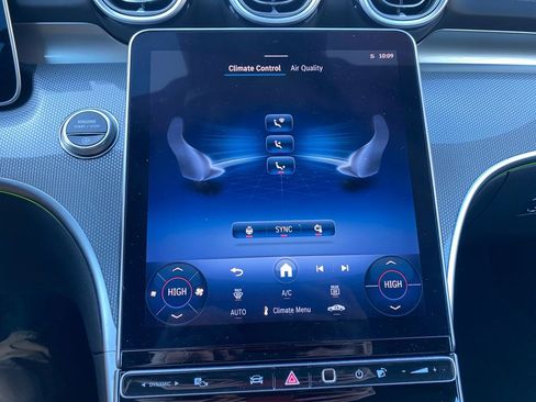 Used 2025 Mercedes-Benz CLE 300 4MATIC Cabriolet image 18