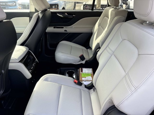 New 2027 Lincoln Aviator AWD image 18