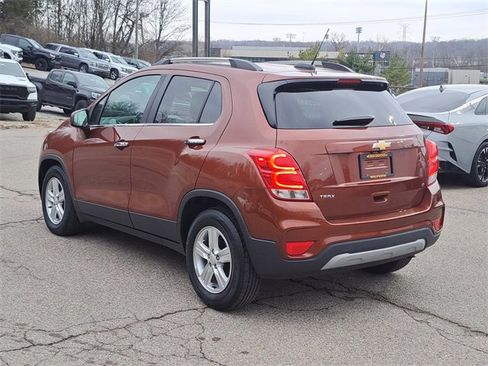 Used 2019 Chevrolet Trax LT w/ LT Convenience Package image 3