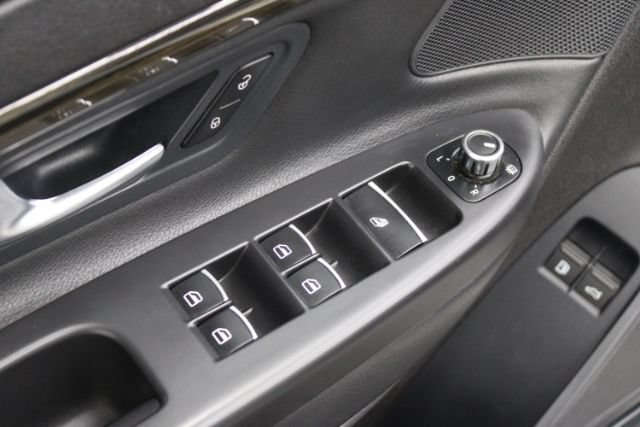 Used 2013 Volkswagen Eos Executive FWD image 10