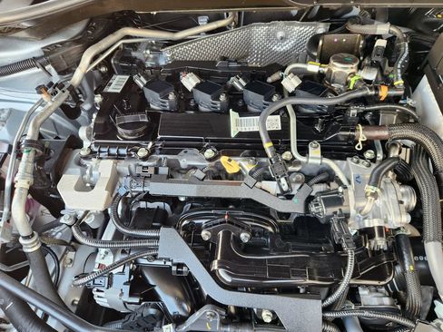 Used 2025 Toyota Corolla Cross XLE w/ Convenience Package FWD image 32