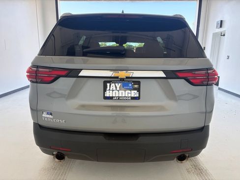 Used 2023 Chevrolet Traverse LS FWD image 18