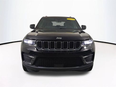 Used 2025 Jeep Grand Cherokee Laredo X w/ Luxury Tech Group I AWD/4WD image 3