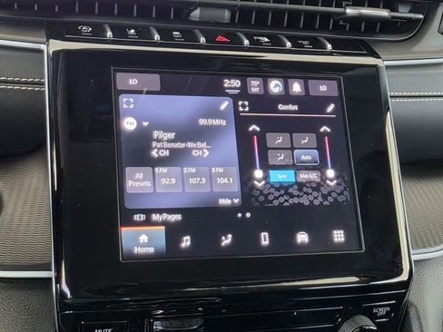 Used 2024 Jeep Grand Cherokee Laredo image 18