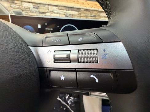 Used 2025 Hyundai Tucson Limited AWD/4WD image 24