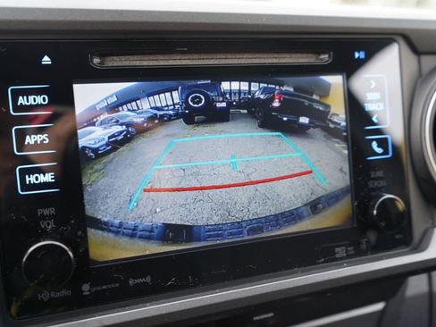 Used 2017 Toyota Tacoma TRD Sport image 26