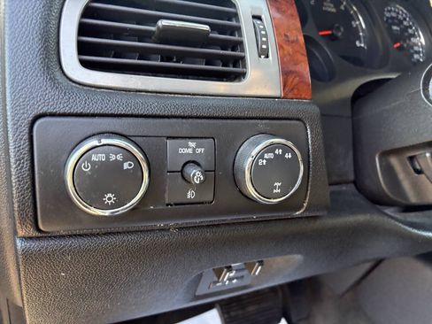 Used 2010 Chevrolet Suburban LTZ AWD/4WD image 27