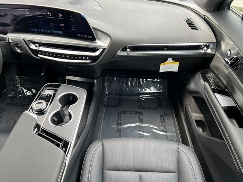 New 2025 Cadillac Lyriq Luxury image 36