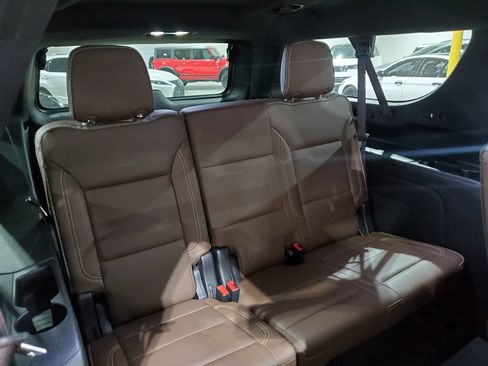Used 2021 Chevrolet Suburban High Country w/ Premium Package RWD image 24