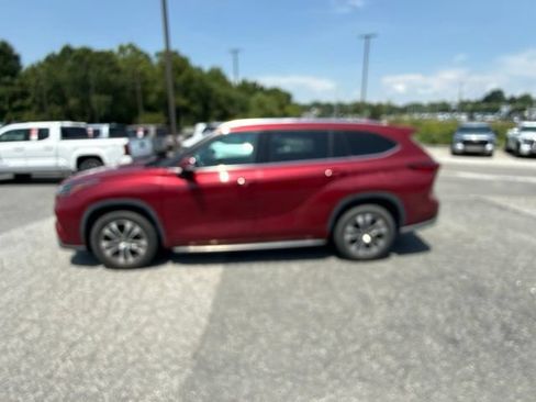 Used 2021 Toyota Highlander XLE FWD image 5