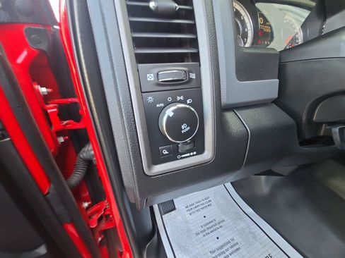 Used 2017 RAM 1500 Express AWD/4WD image 32
