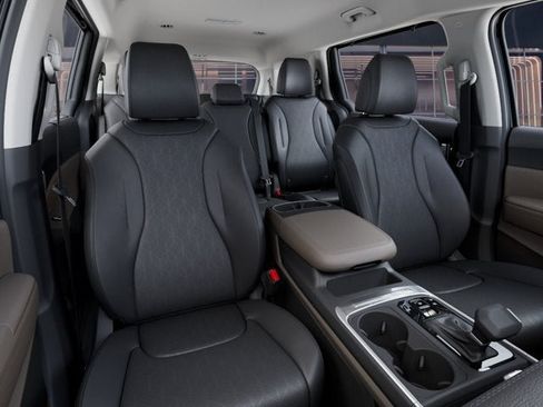 New 2026 Kia Carnival EX FWD image 15