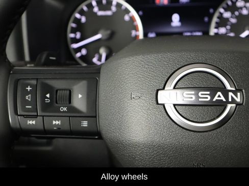 Used 2026 Nissan Rogue SV FWD image 8