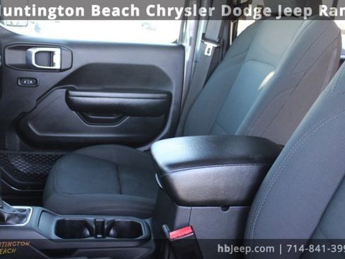 Used 2021 Jeep Wrangler Unlimited Sport image 32