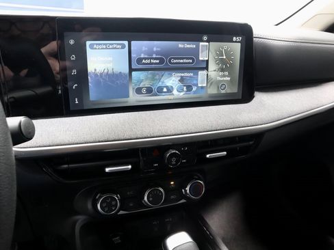 Used 2025 Nissan Kicks SV image 31