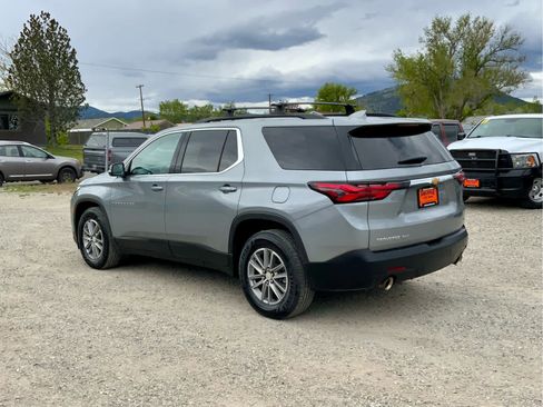 Used 2023 Chevrolet Traverse LT w/ Rear Camera Mirror Package AWD/4WD image 3