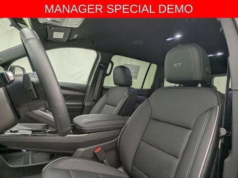 Used 2026 Buick Enclave Sport Touring w/ Power Package AWD/4WD image 30
