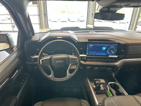 Used 2024 Chevrolet Silverado 1500 LT Trail Boss w/ Convenience Package II AWD/4WD image 2