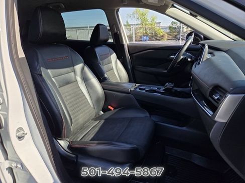 Used 2025 Nissan Rogue SV AWD/4WD image 15