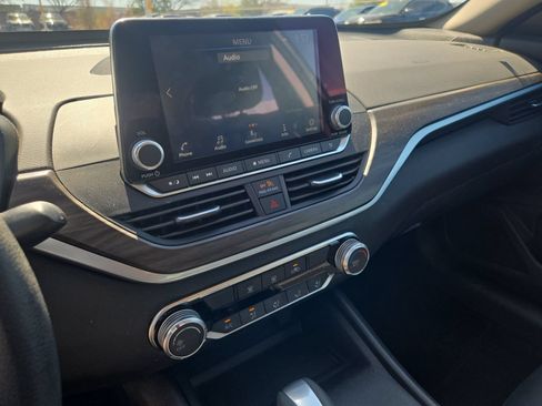 Used 2025 Nissan Altima 2.5 SV FWD image 16