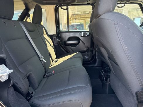 Used 2019 Jeep Wrangler Unlimited Sport S image 26