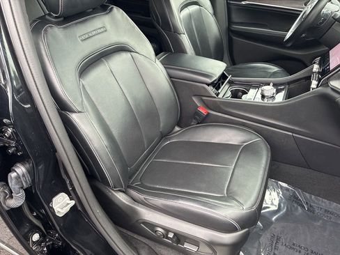 Used 2022 Jeep Grand Cherokee Overland w/ MOPAR Finishing Package image 18