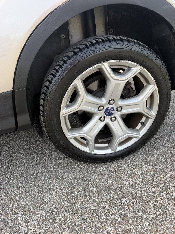 Used 2018 Ford Escape Titanium w/ Ford Safe & Smart Package AWD/4WD image 11
