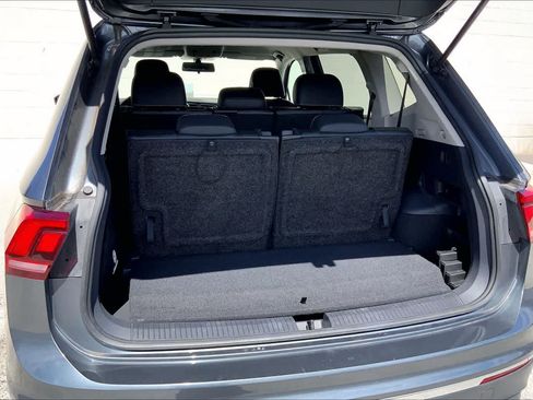 Used 2021 Volkswagen Tiguan SE FWD image 18