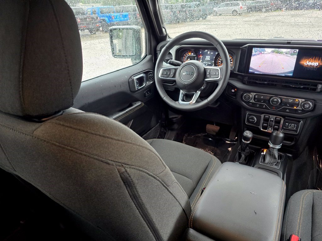 Used 2026 Jeep Wrangler Unlimited Sahara AWD/4WD image 32
