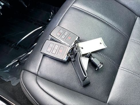 Used 2024 Land Rover Range Rover Evoque Dynamic SE image 14