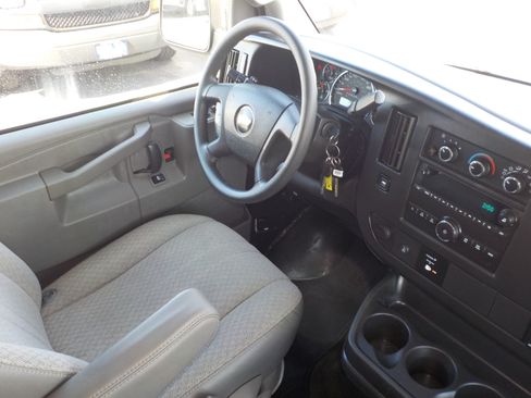 Used 2017 Chevrolet Express 3500 LT w/ LT Preferred Equipment Group RWD image 16