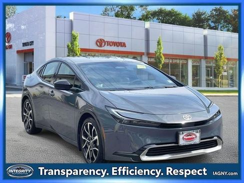 Used 2024 Toyota Prius Prime FWD image 1